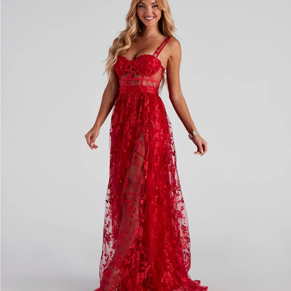 Elegant Red Lace Evening Gown